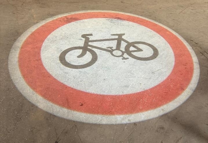 Bodenmarkierung mittels
Projektor